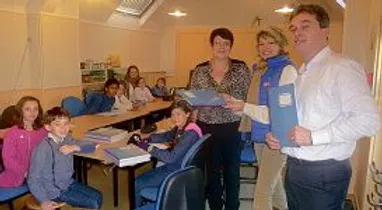 300 cahiers en papier recyclé offerts aux élèves de l’école Guéry